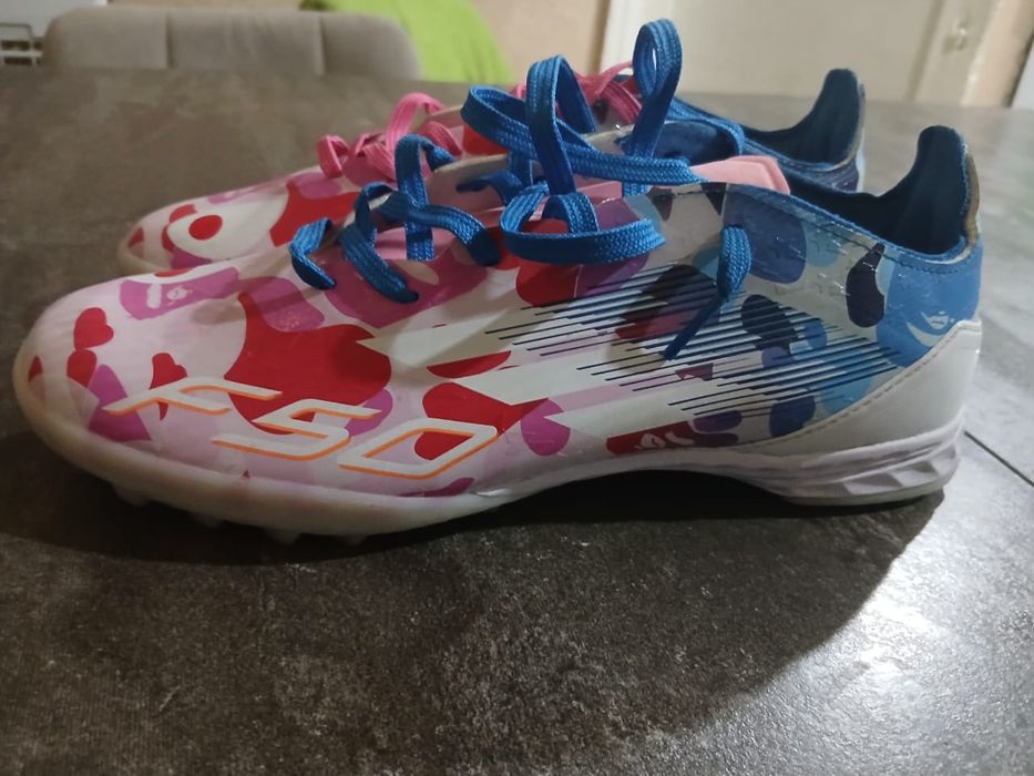 Сороконожки adidas f 50  новые