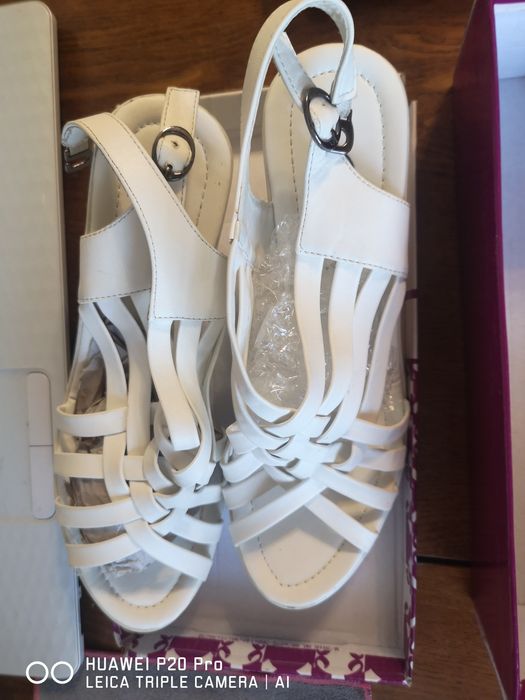 Продам босоножки женские