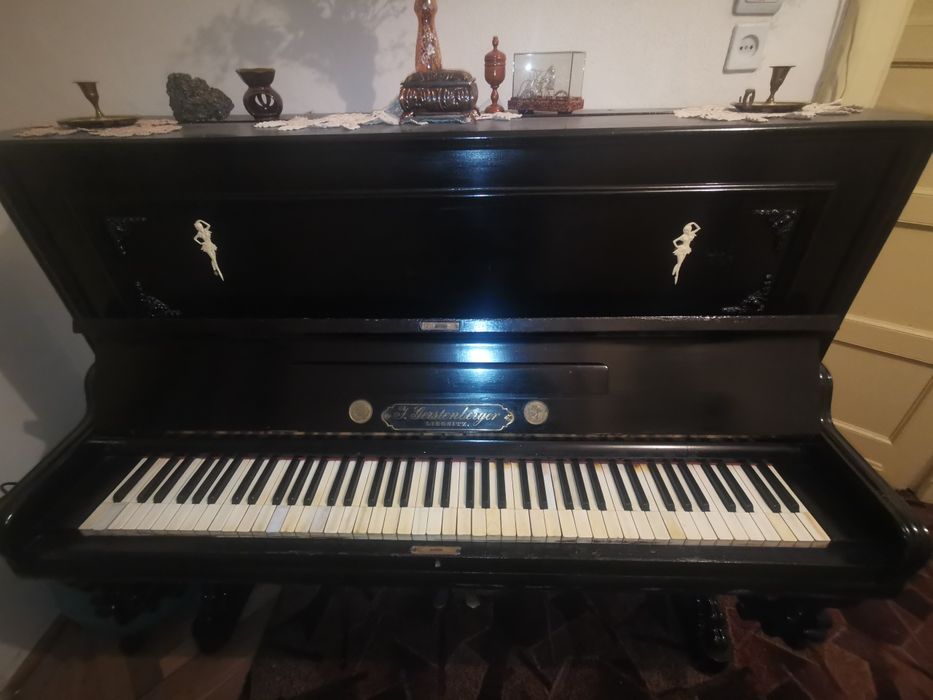 Vand pianina Julius Gerstenberger Liegninz veche în stare buna