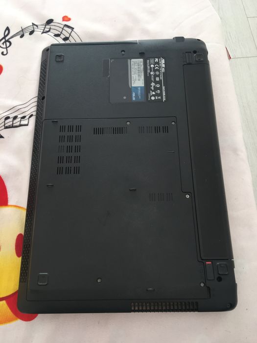 Laptop Asus I3 //Pentru piese sau reparat