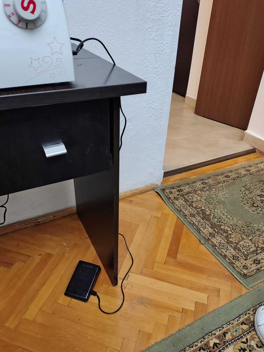 Vând mașină de cusut Singer