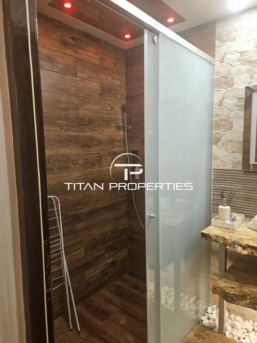 Дава се под наем Тристаен апартамент в Варна, Център - 105 кв.м за 1445.85 € - Снимка #11