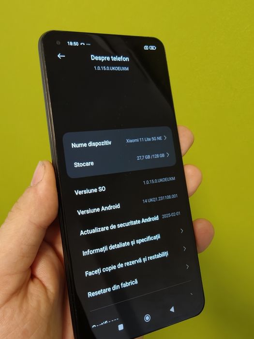 Telefon slim,ușor Xiaomi 11 5G lite NE 128Gb-8GB ram,in  stare perfecta,foarte fin și design deosebit