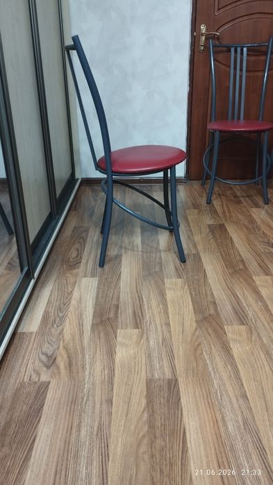Стулья , металлический каркас
