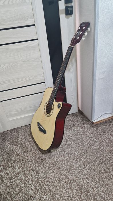 Gitara akustik 700.000 so'm