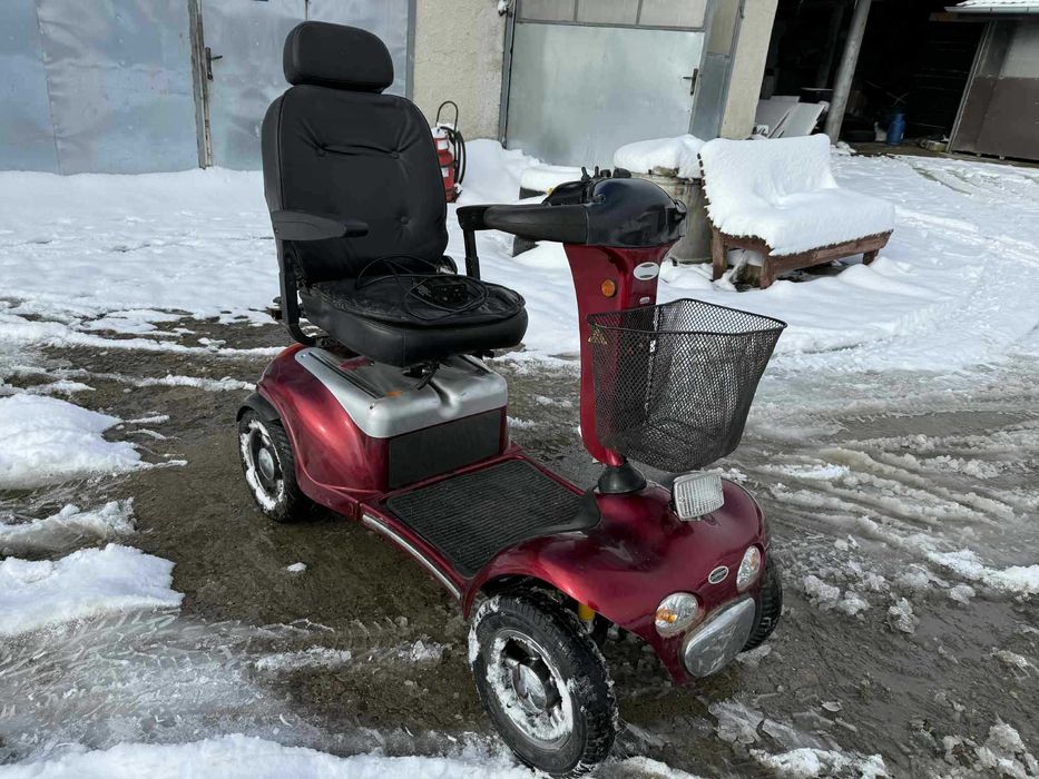 Скутер за трудно подвижни хора или инвалиди