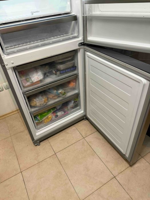 Огромен хладилник Whirlpool + огромен фризер (XXL Space), 6th Sense