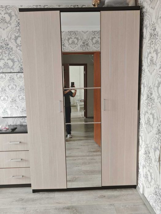 Шифоньер в хорошем состоянии