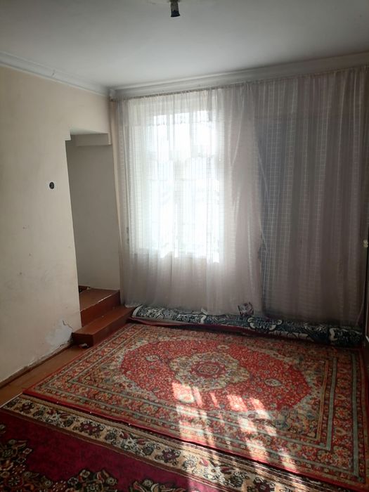 Srochni ga yangiyol shaharda kelishiladigan narxga uy sotiladi