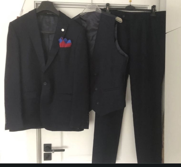 Costum barbat din 3 piese, nou