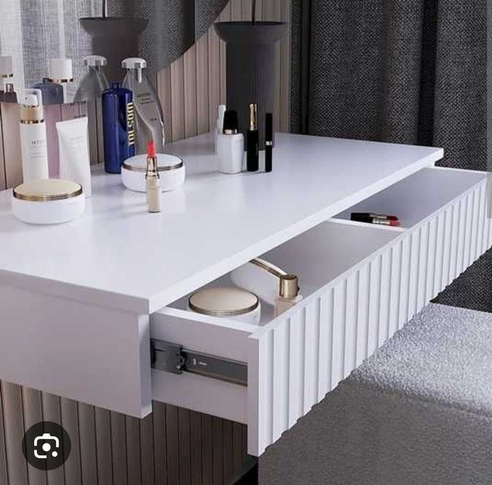 Навесной туалетный столик