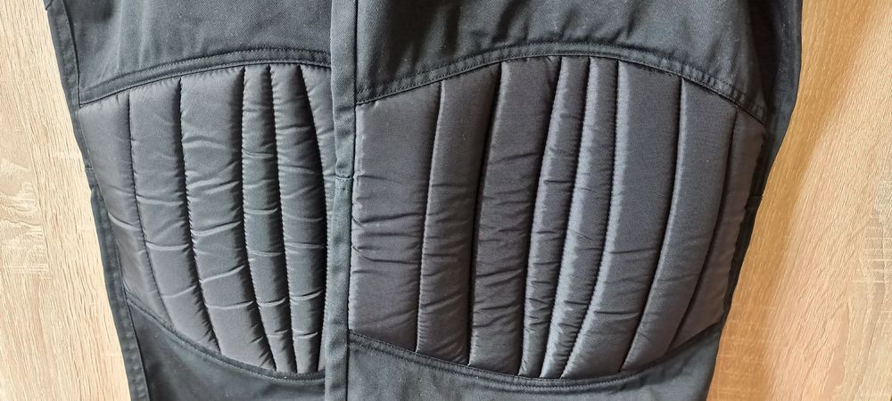 Два мъжки панталона