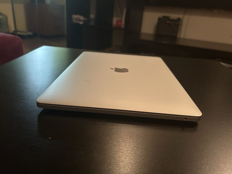 Macbook Pro 13" A1708 i5 8 GB RAM 128 GB SSD 269 cicluri