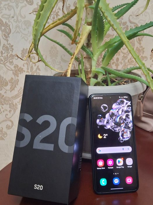 Samsung s20 в хорошем состоянии