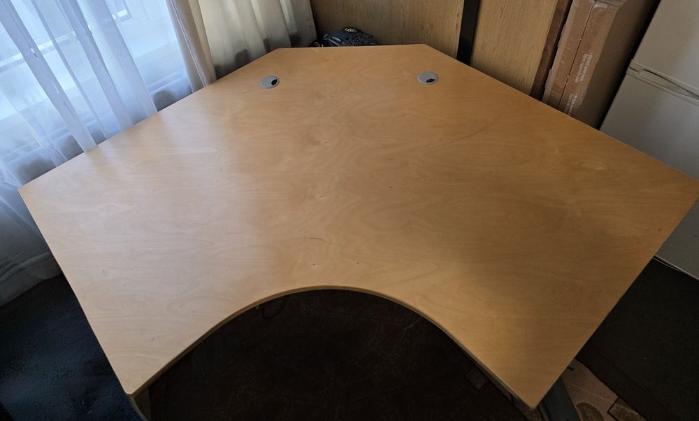 Масивно асиметрично (ъглово) бюро с механизъм Kinnarps