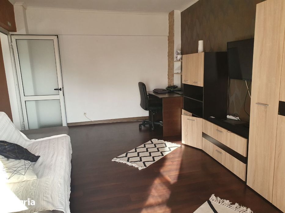 Piata M Viteazu, ap. 2 cam, et 1, mobilat, 350 euro