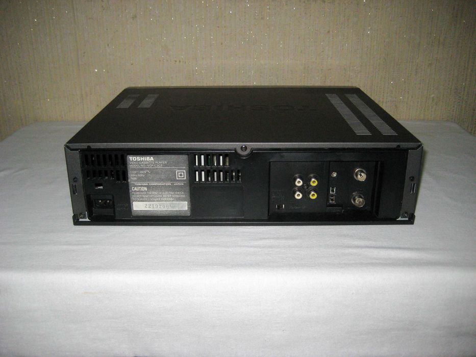 Видеоплейер + записной TOSHIBA оригинал четка читает отличном состояни