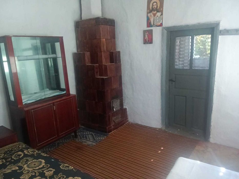 Casă la munte în Vizantea Mănăstirească – 2.000 mp teren, pârâu și pădure