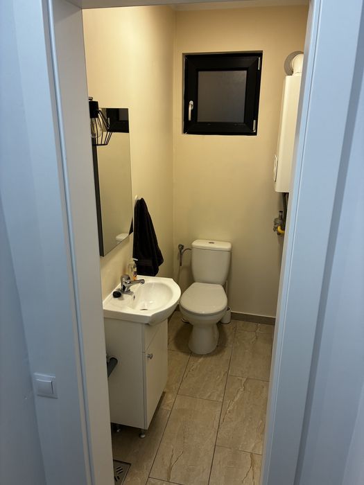 Inchiriez apartament casa curte 2 dormitoare, 1 living, loc de parcare