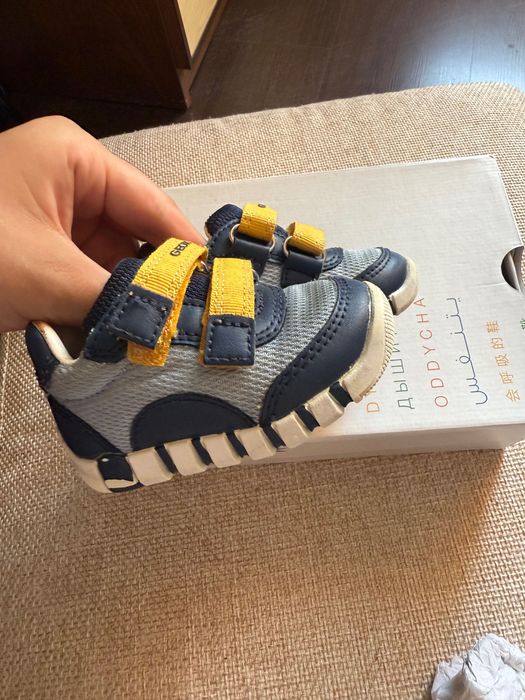 Бебешки обувки Geox 18 номер