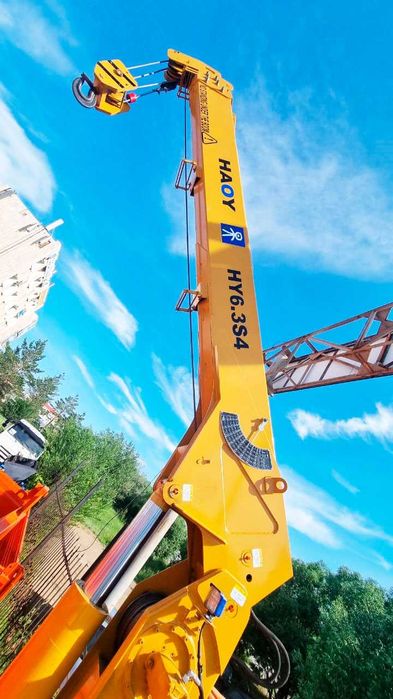 Самасвал с КМУ (6.3т) КАМАЗ-45143