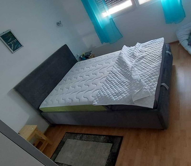 Pat 140 x 200 cm + saltea în stare foarte bună