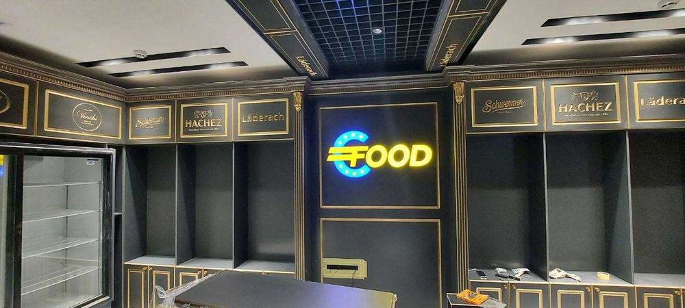 Mebel Vitrina sotiladi oziq ovqat do'koni uchun yasalgan