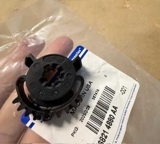 Оригинален Актуатор Моторче Парно 68214880AA за Jeep Dodge Chrysler