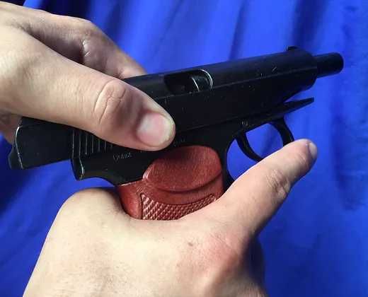 Pistol Makarov  Metal Replica 1/1  realizata in SPANIA panoplie