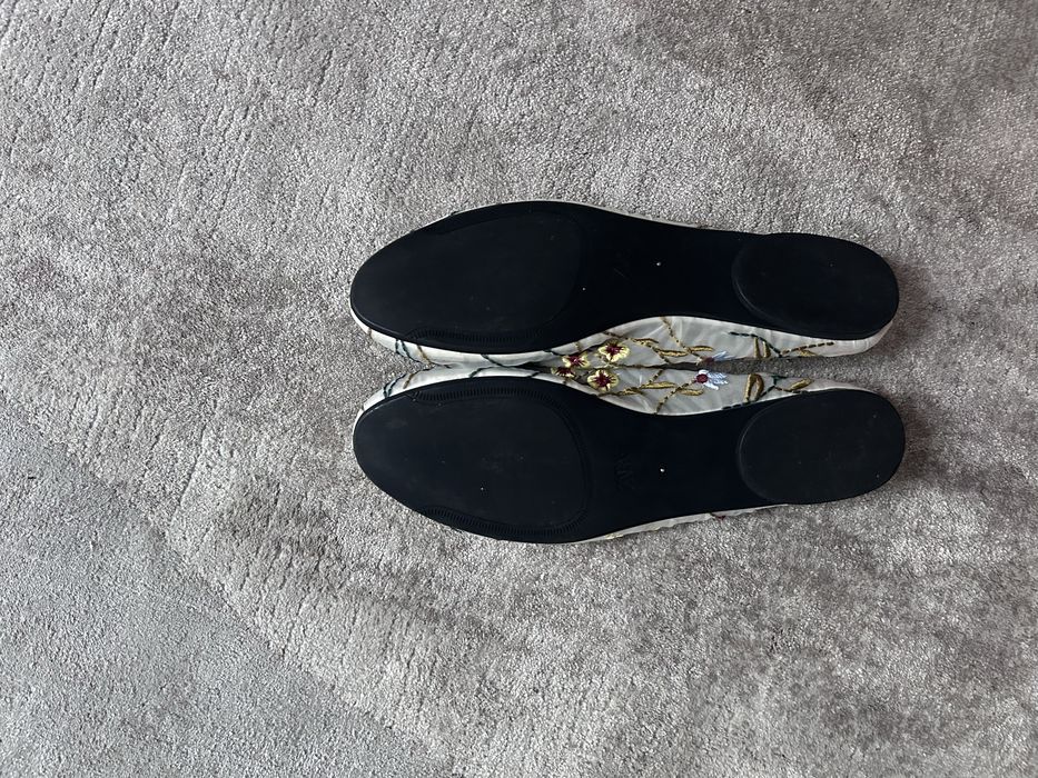 Модерни дамски балеринки на Zara