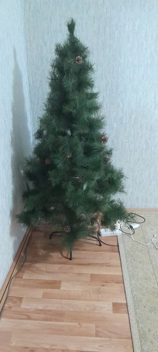 Ёлка б/у красивая