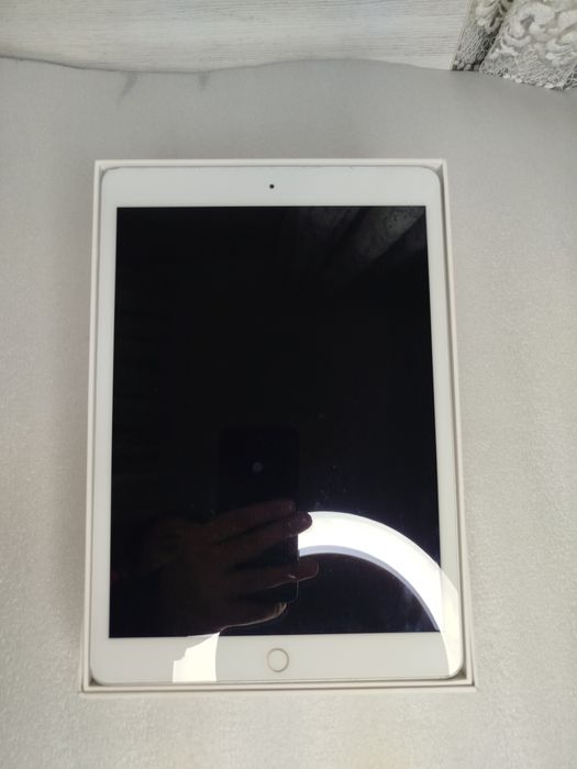 Продается iPad 7 Generation 128Gb Silver полный комплект