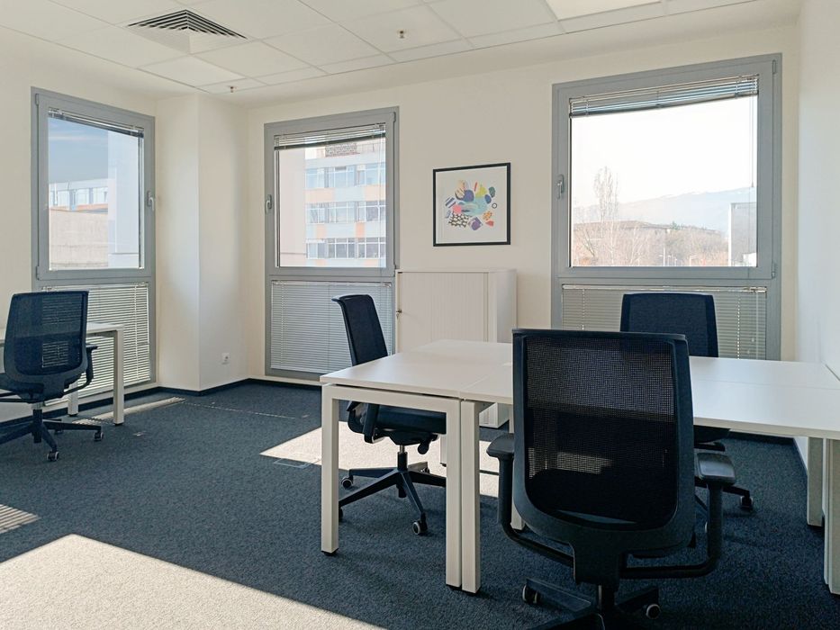 Самостоятелно офис пространство за 1-2 души в Regus BSR 1