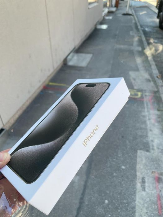 Vând cutie goala iphone