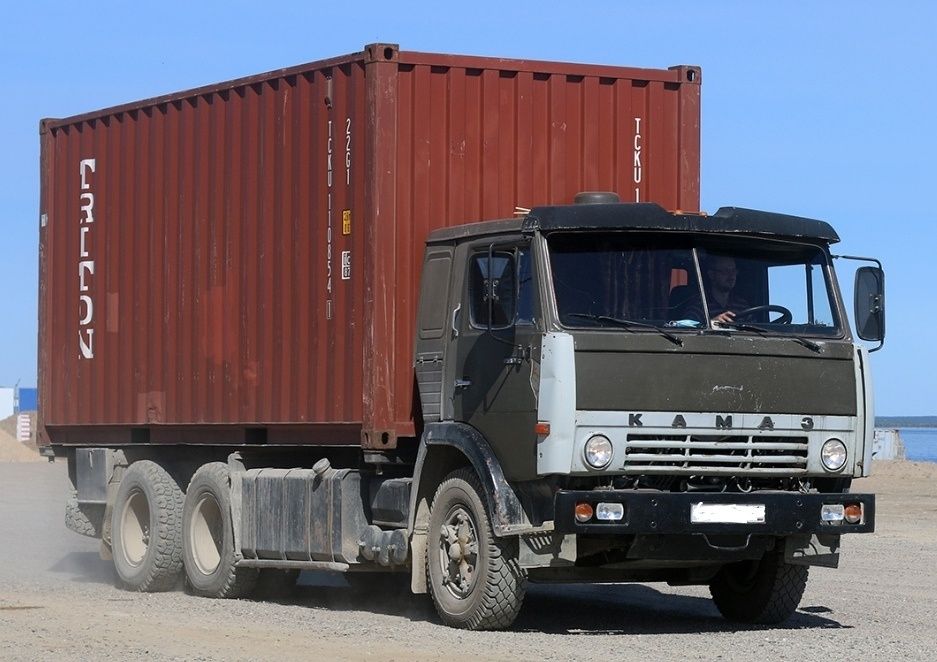 Контейнеровоз. Контейнер ва бетон плиталар ташиш хизмати.