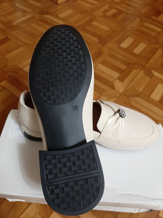 Продаю женский туфли