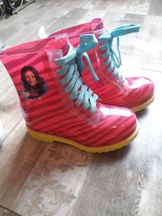 Zara, Vans, Soy Luna