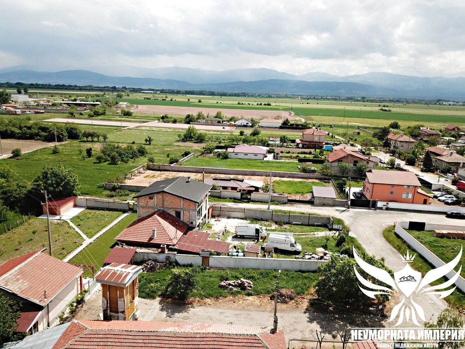 Продавам нова къща с широк двор 820кв.м. в село Костиево, общ.Марица