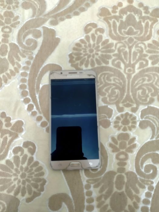 Продам  телефон Samsung G7