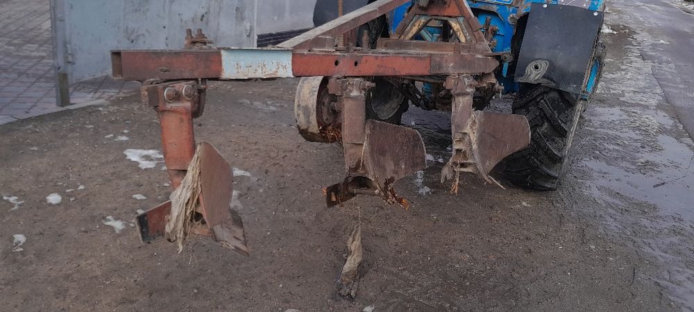 Продам плуг 3х корпусной