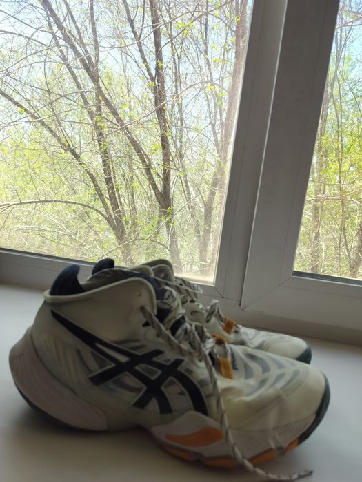 кроссовки ASICS.38 размер