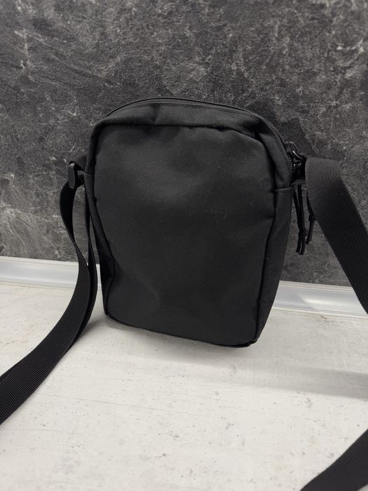 Мъжка чанта Levi’s носена