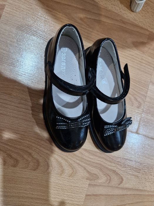 Продам туфли новые  подростковые