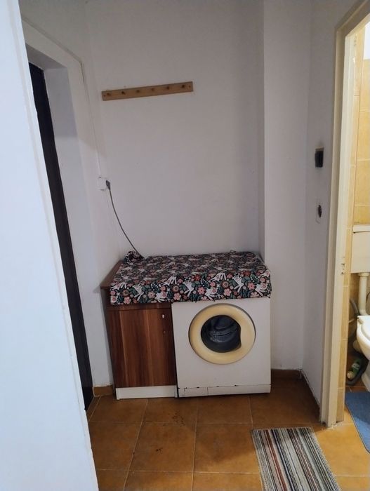 închiriez garsonieră,33mp,Obcini