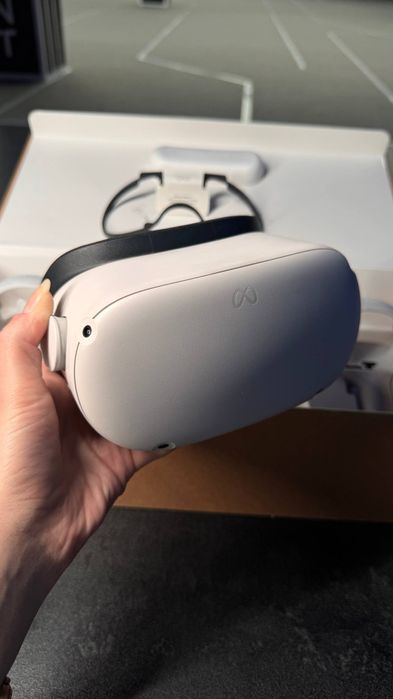 Продаётся OCULUS QUEST 2