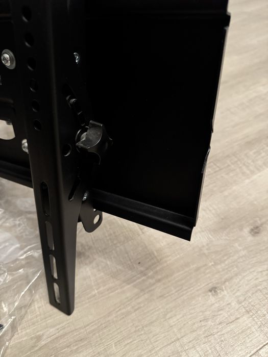 Suport  TV  cu brat reglabil
