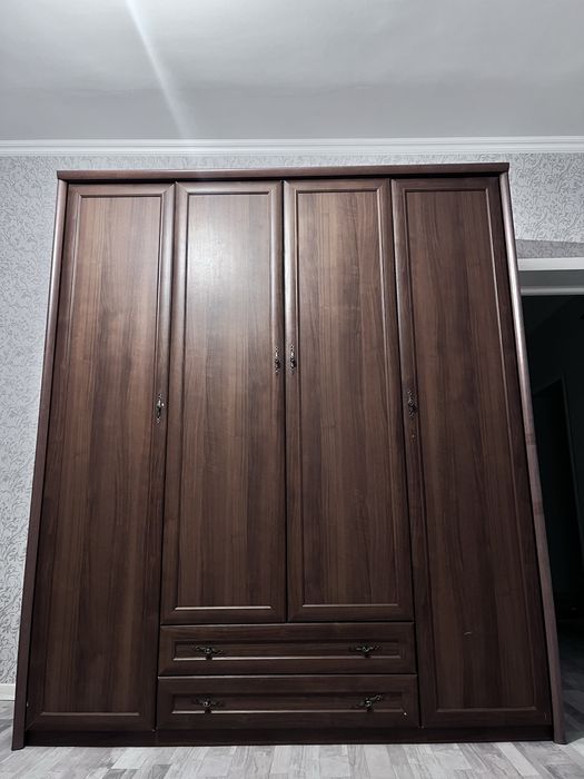 Шифоньер деревянный