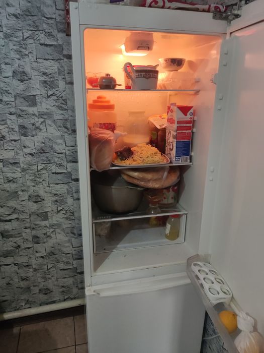 Продам холодильник