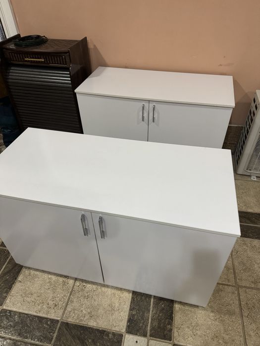 Oq rangli mebel sotiladi