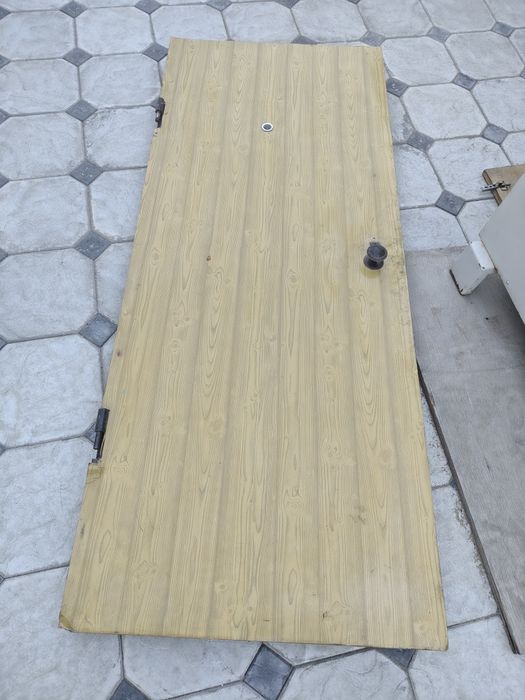 Продам входную дверь